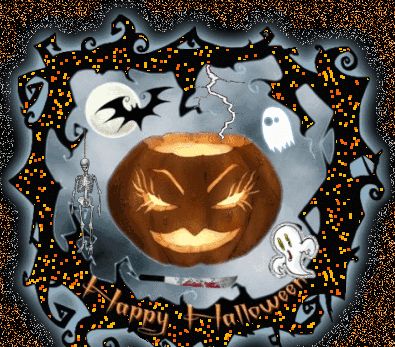 Dynia wśród duchów szczęśliwego Halloween